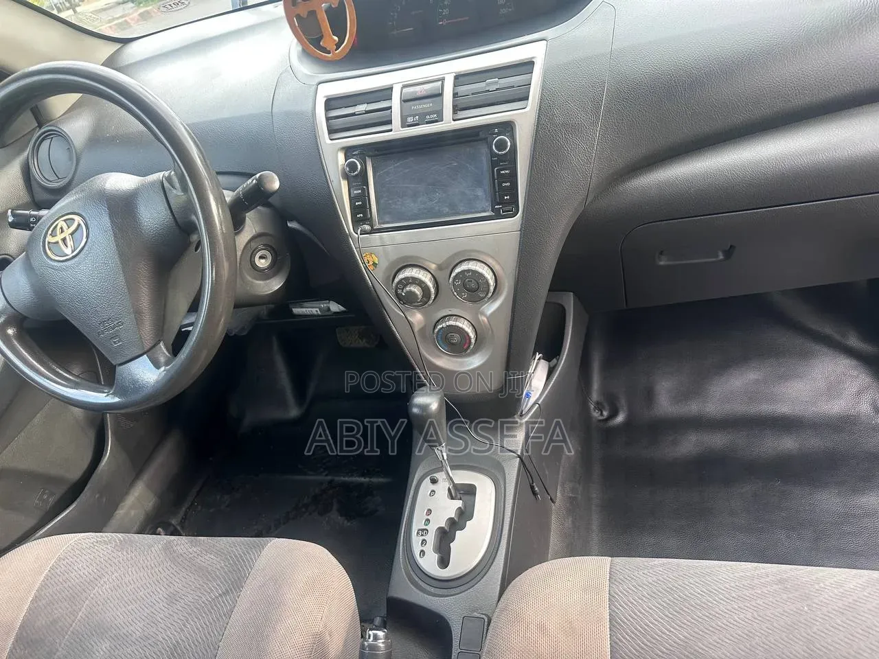 Toyota Yaris Base Sedan 4dr 2010 Black
