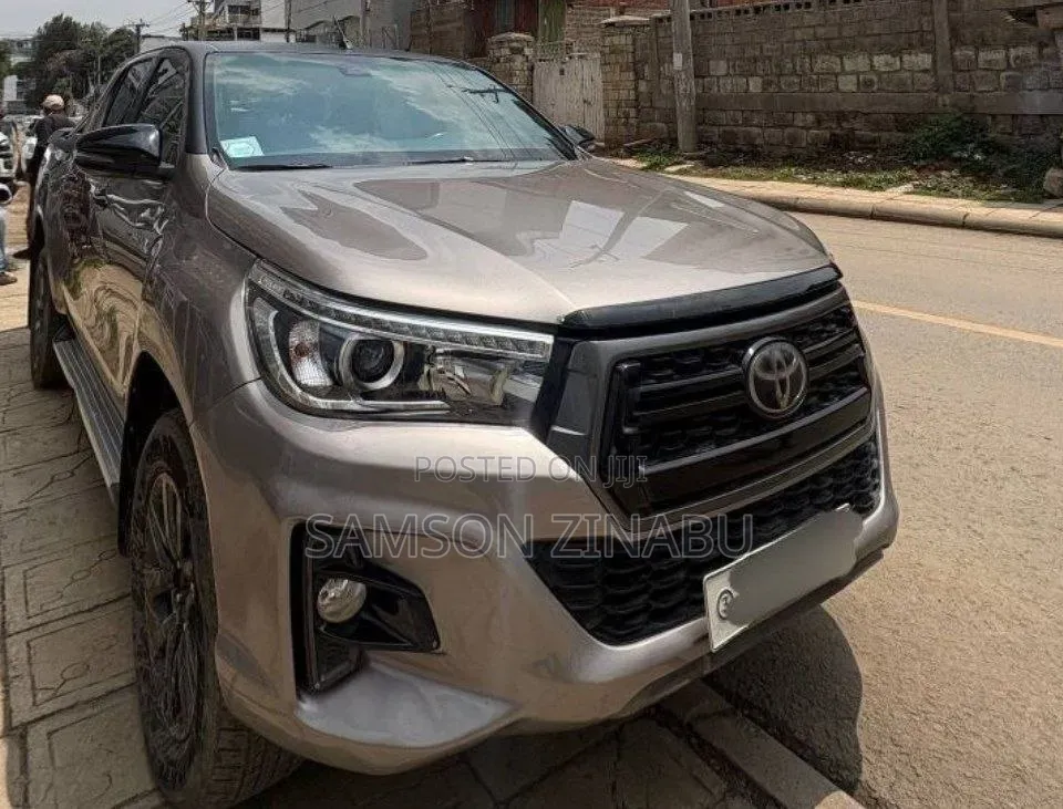Toyota Hilux 2021 Gray