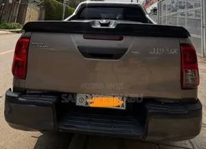 Toyota Hilux 2021 Gray