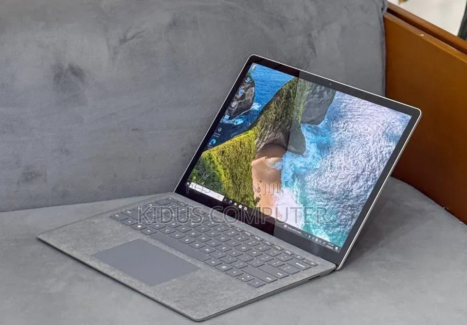New Laptop Microsoft Surface 16GB Intel Core i7 SSD 512GB
