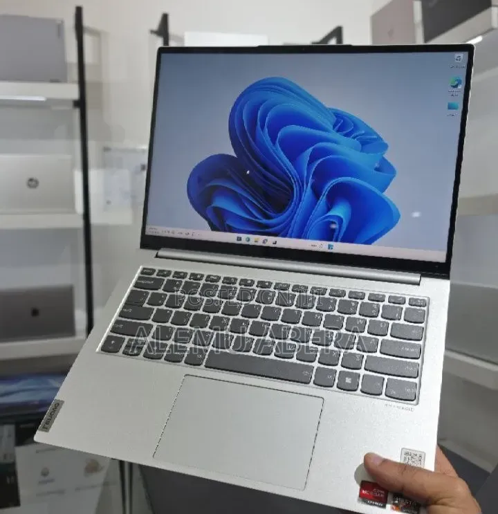 New Laptop Lenovo IdeaPad 1 16GB AMD Ryzen 7 SSD 512GB