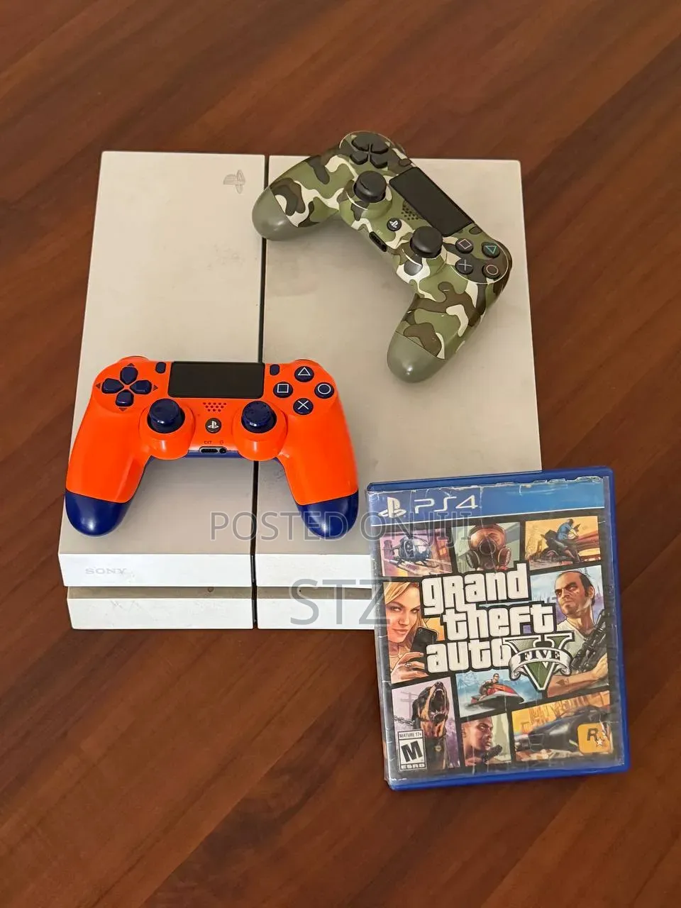 Ps4 Great Condition and Original Joysticks With Games