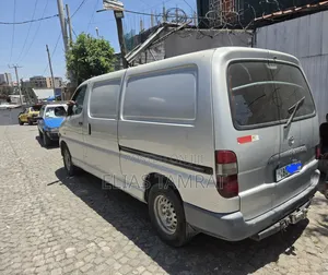 Toyota HiAce 2006 Silver