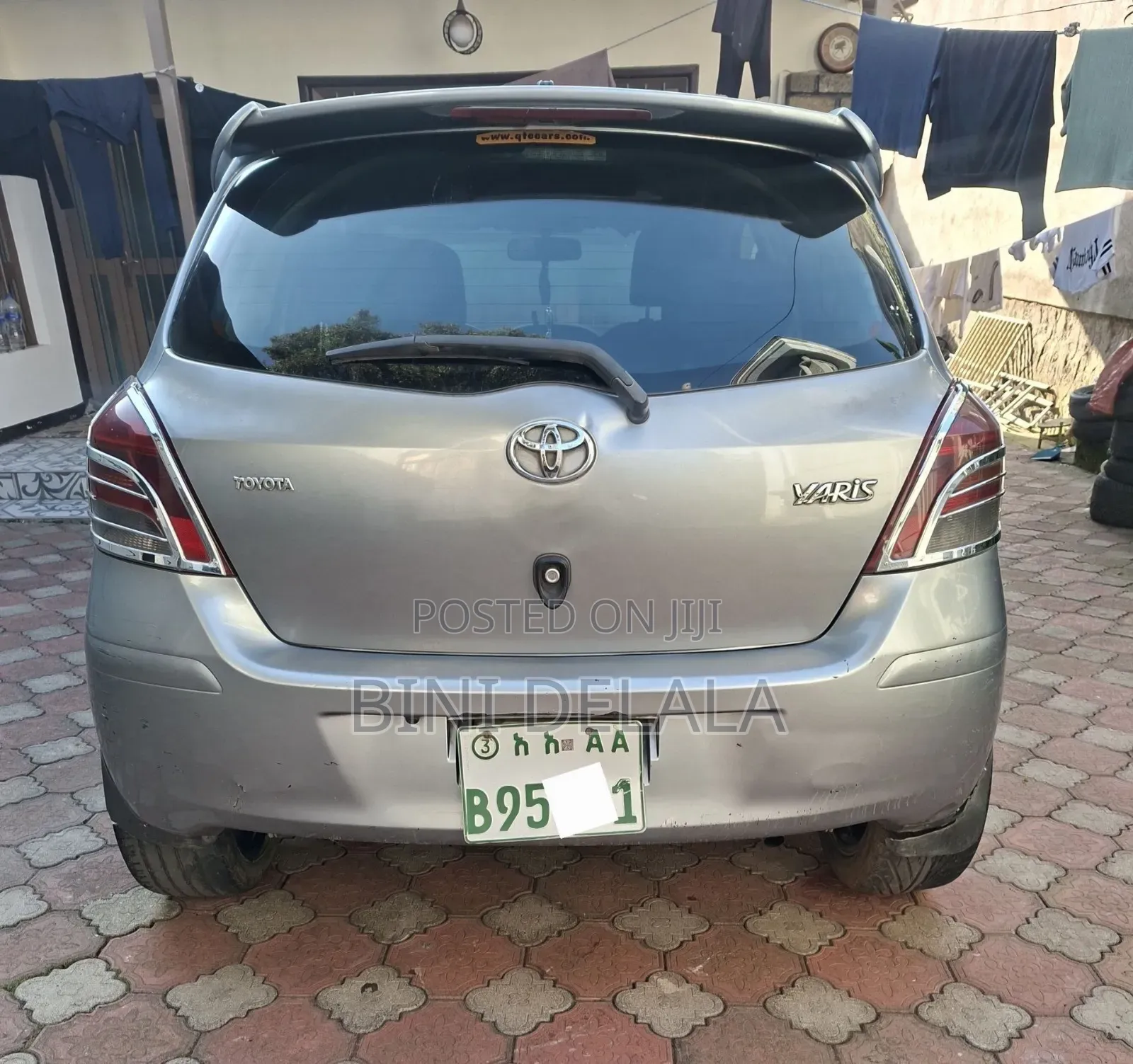Toyota Yaris Base Sedan 4dr 2010 Silver