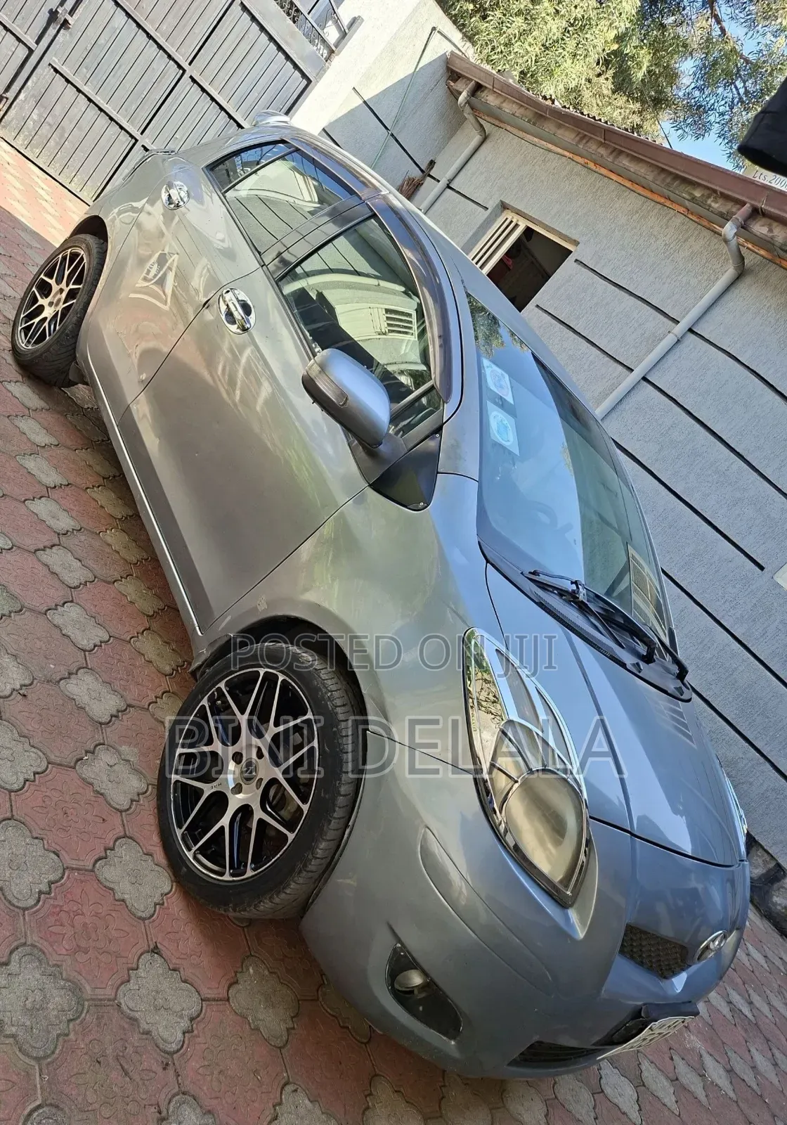 Toyota Yaris Base Sedan 4dr 2010 Silver