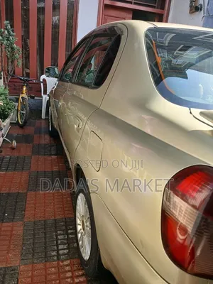 Toyota Platz 2001 Gold