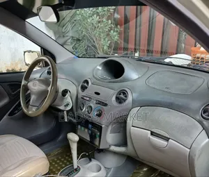 Toyota Platz 2001 Gold