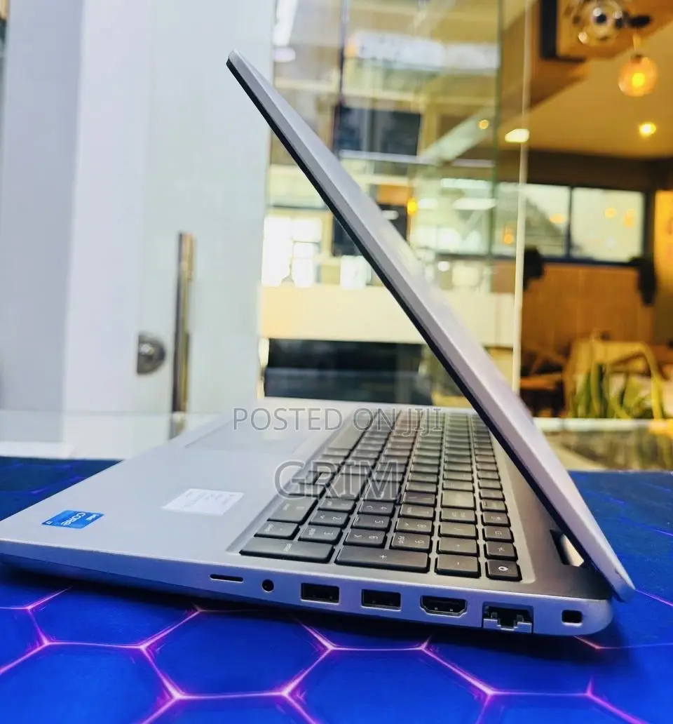 New Laptop Dell Precision 3581 16GB Intel Core i7 SSD 512GB