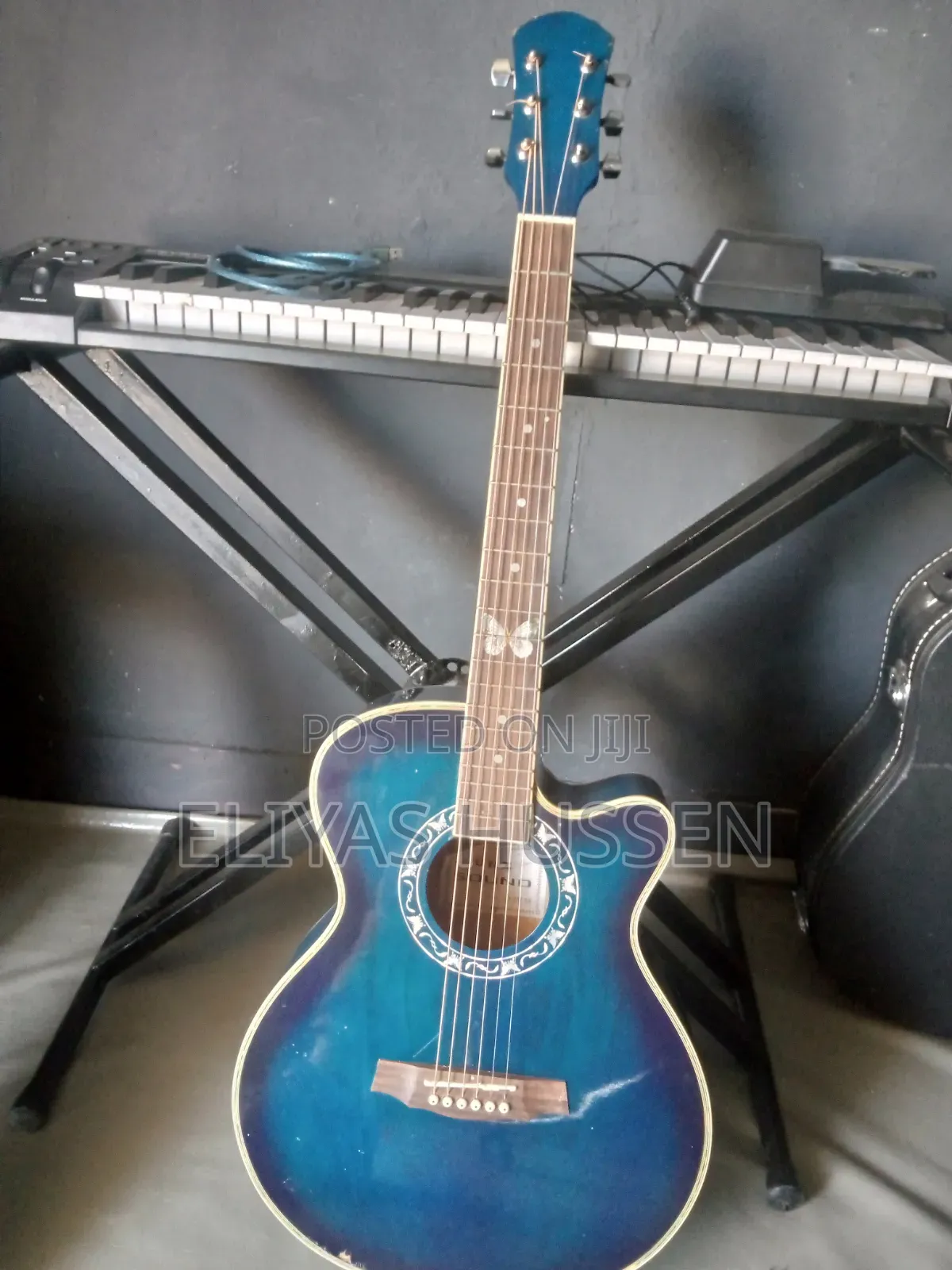Unisound Acoustic Guitar