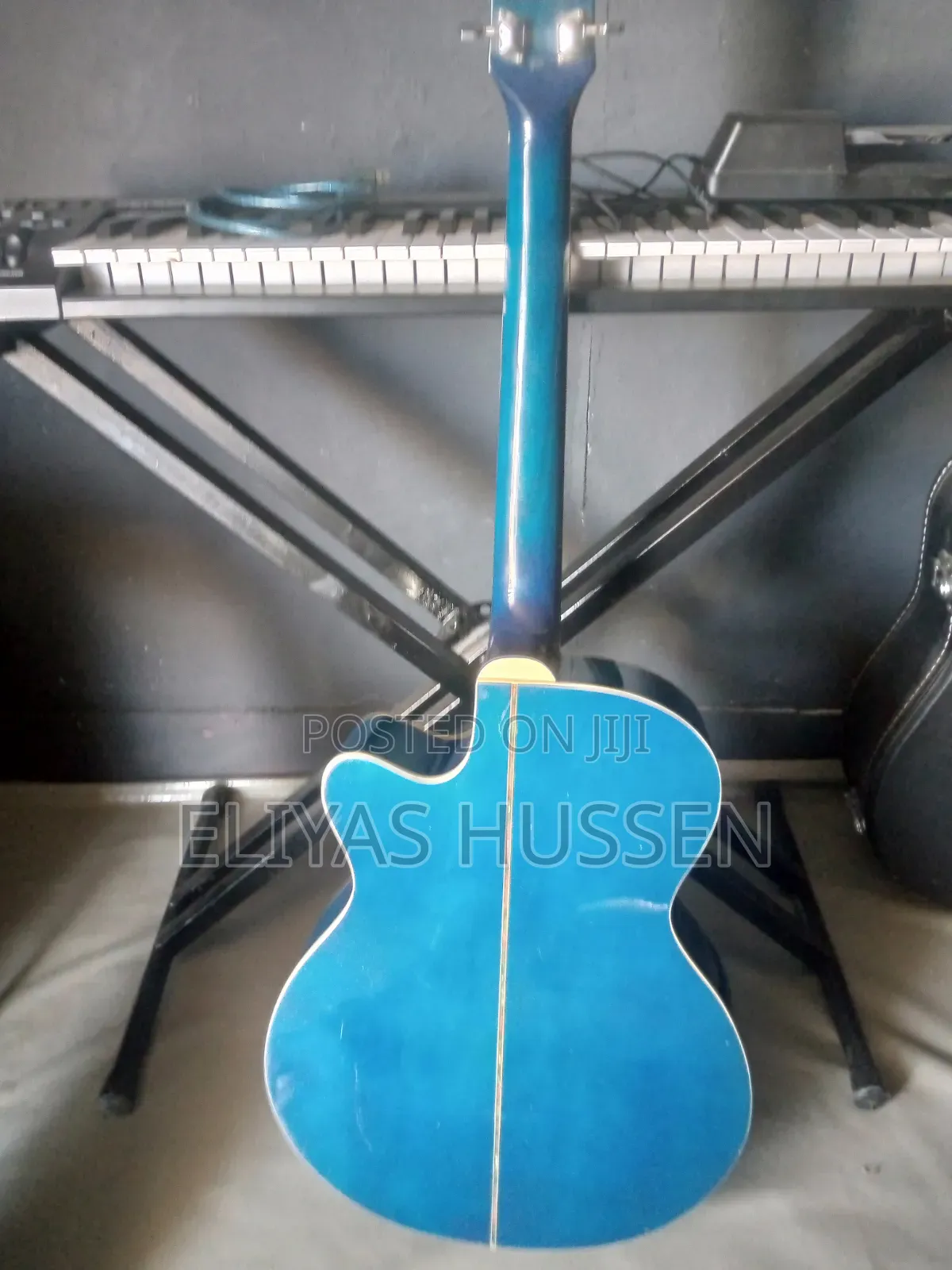 Unisound Acoustic Guitar