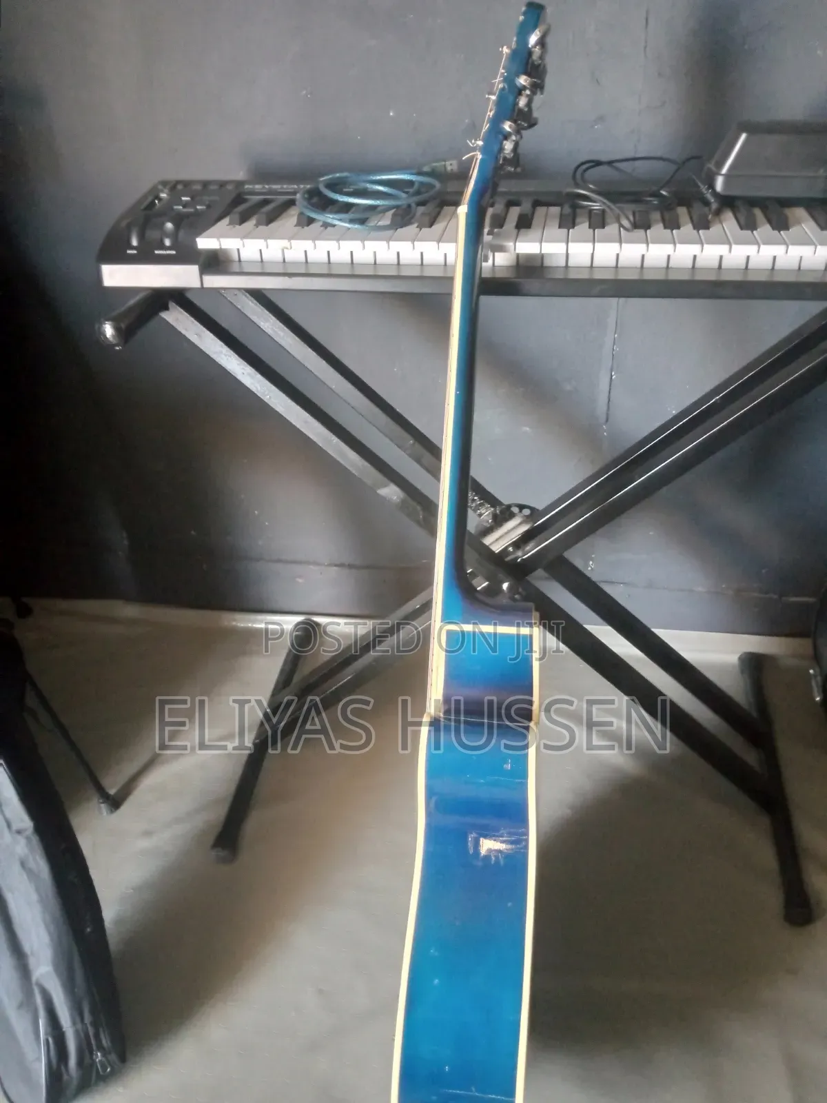 Unisound Acoustic Guitar