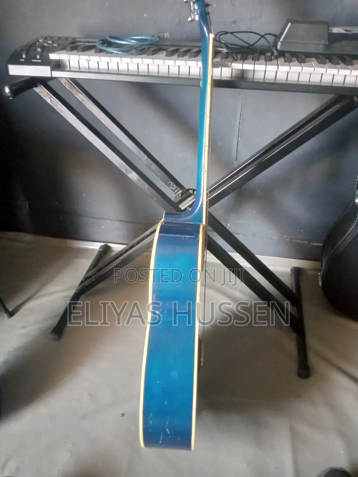 Unisound Acoustic Guitar