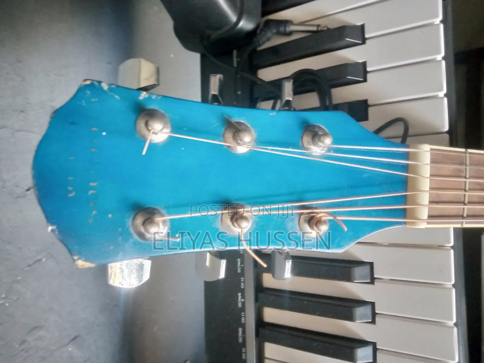 Unisound Acoustic Guitar