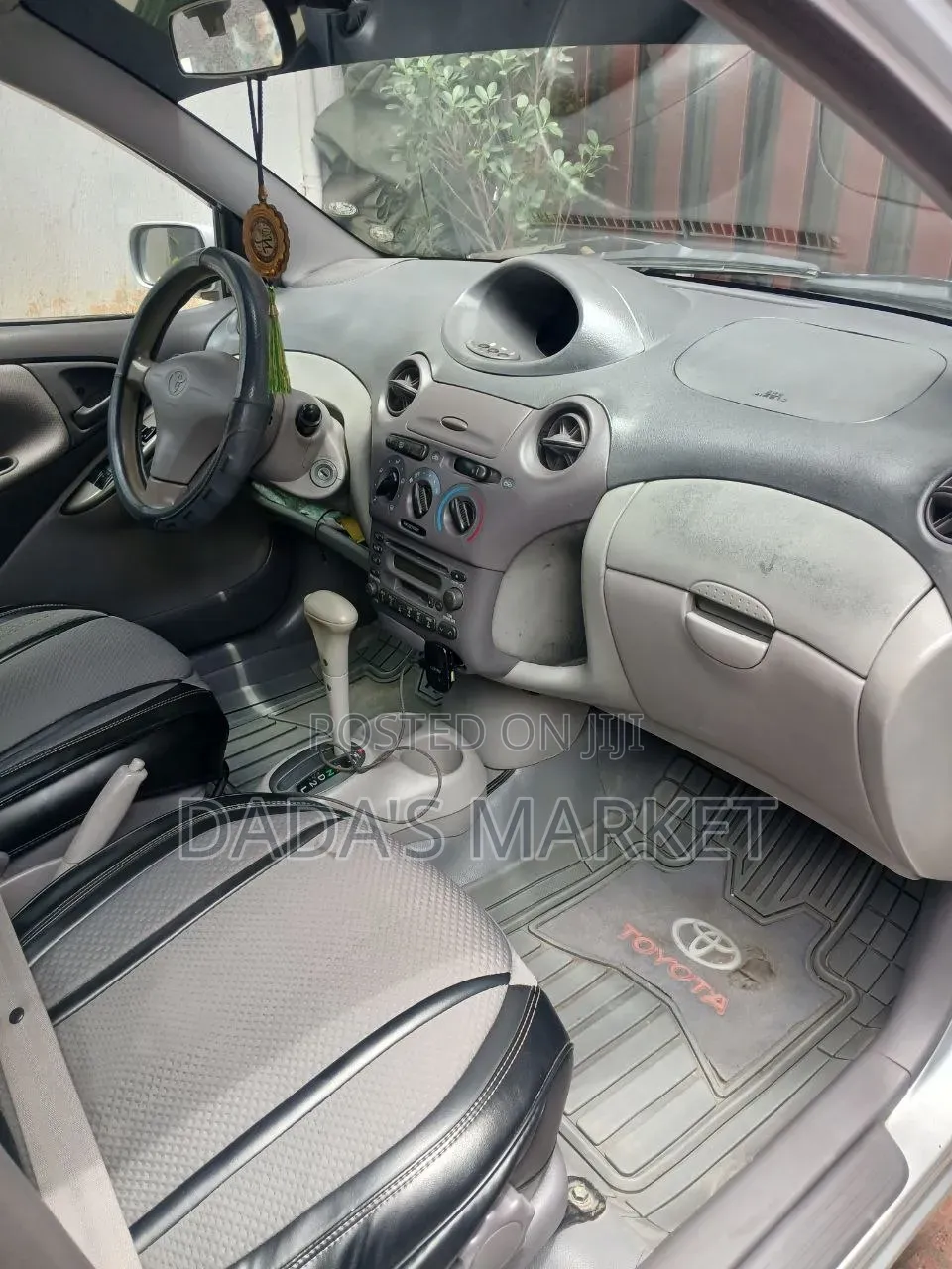 Toyota Platz 2001 Silver