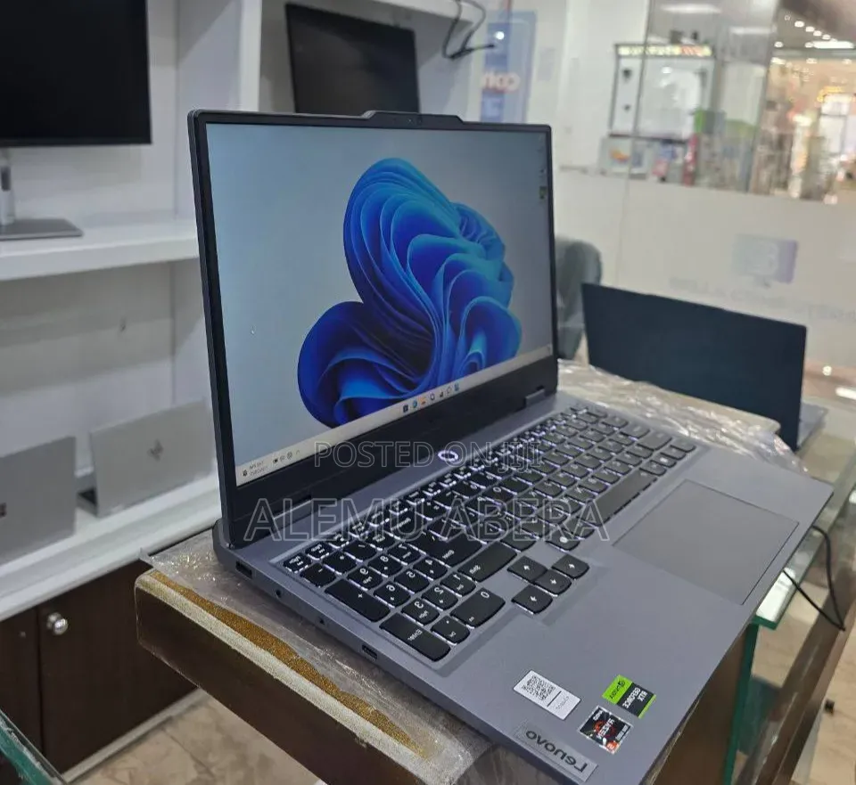 New Laptop Lenovo LOQ 15AHP10 16GB AMD Ryzen 5 SSHD (Hybrid) 512GB