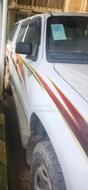 Toyota Hilux 2004 Ivory