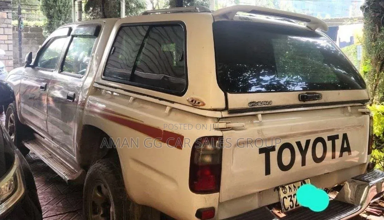 Toyota Hilux 2004 Ivory