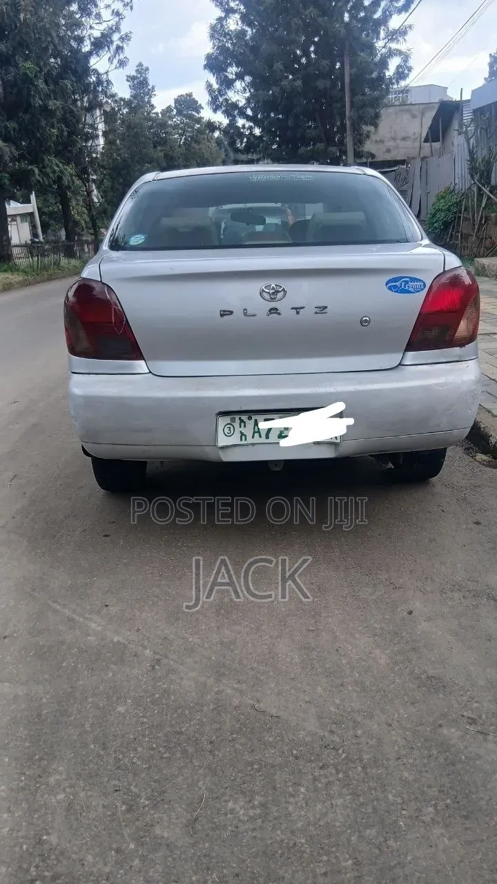 Toyota Platz 2001 Silver