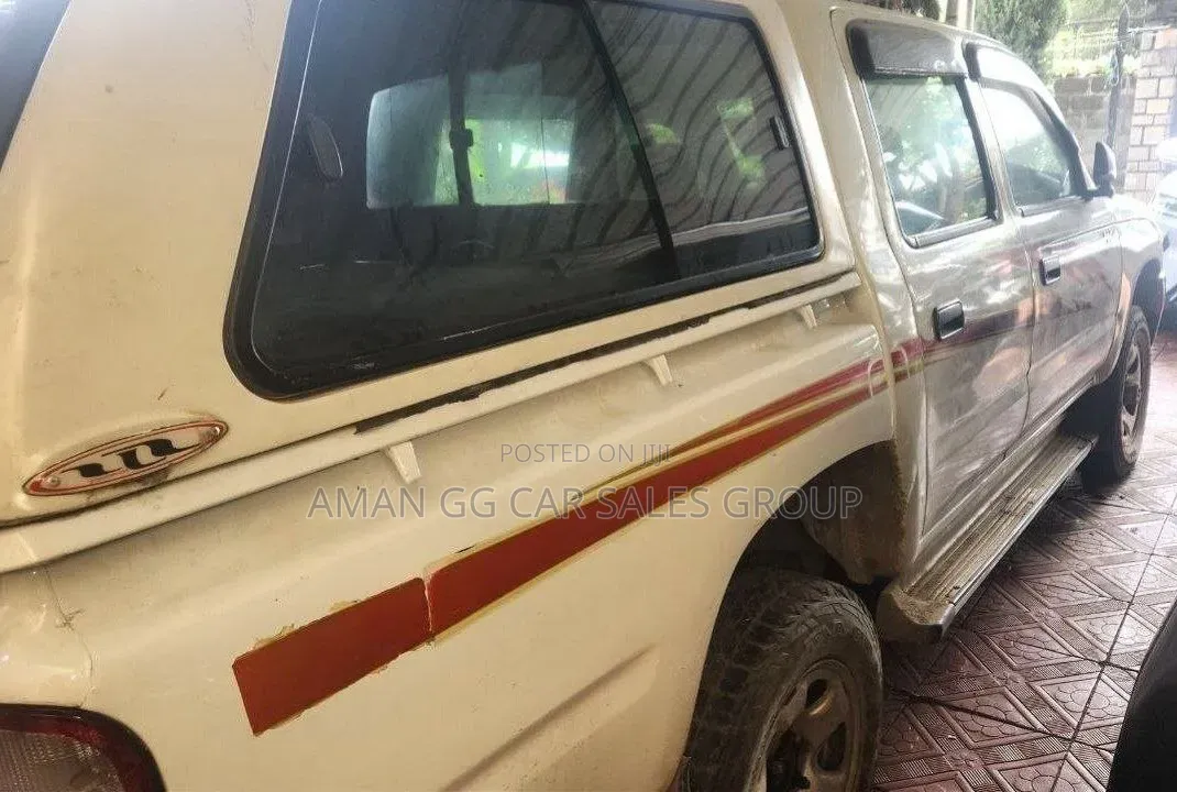 Toyota Hilux 2004 Ivory