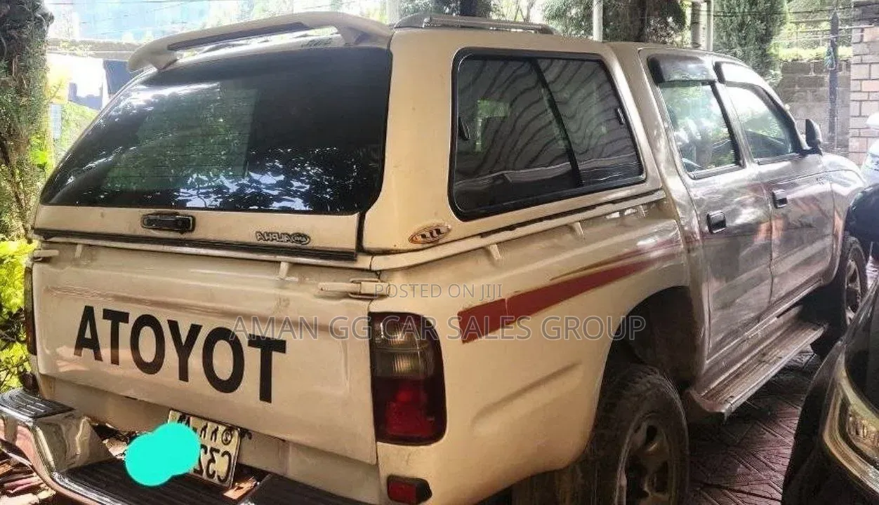 Toyota Hilux 2004 Ivory