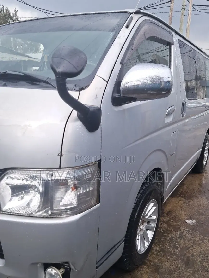 Toyota HiAce 2017 Silver