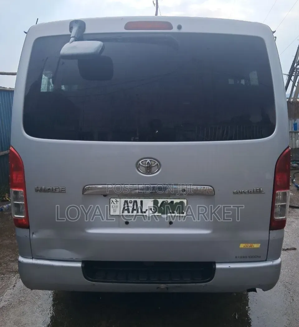 Toyota HiAce 2017 Silver