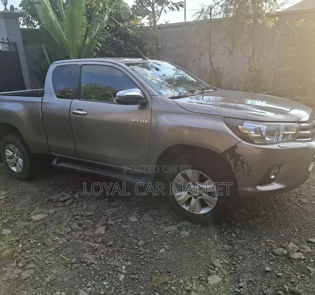 Toyota Hilux 2019 Gray