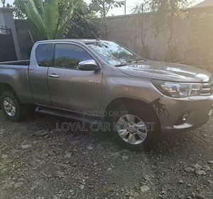 Toyota Hilux 2019 Gray