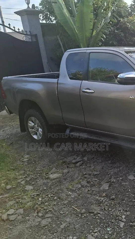 Toyota Hilux 2019 Gray