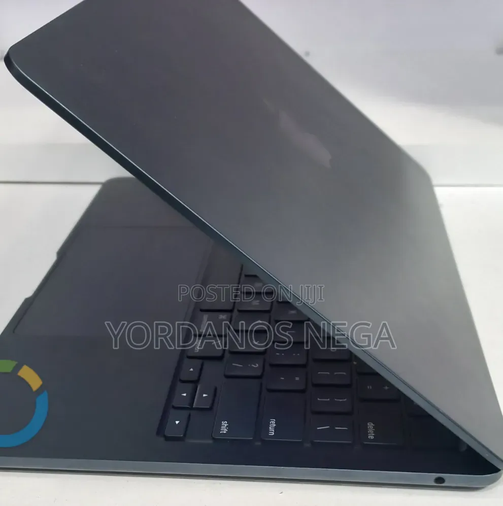 New Laptop Apple MacBook Air 2022 M2 8GB Apple M2 SSD 256GB