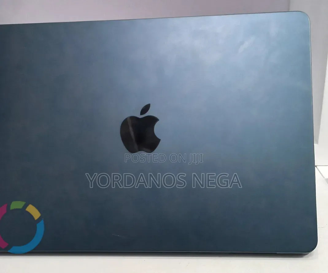 New Laptop Apple MacBook Air 2022 M2 8GB Apple M2 SSD 256GB