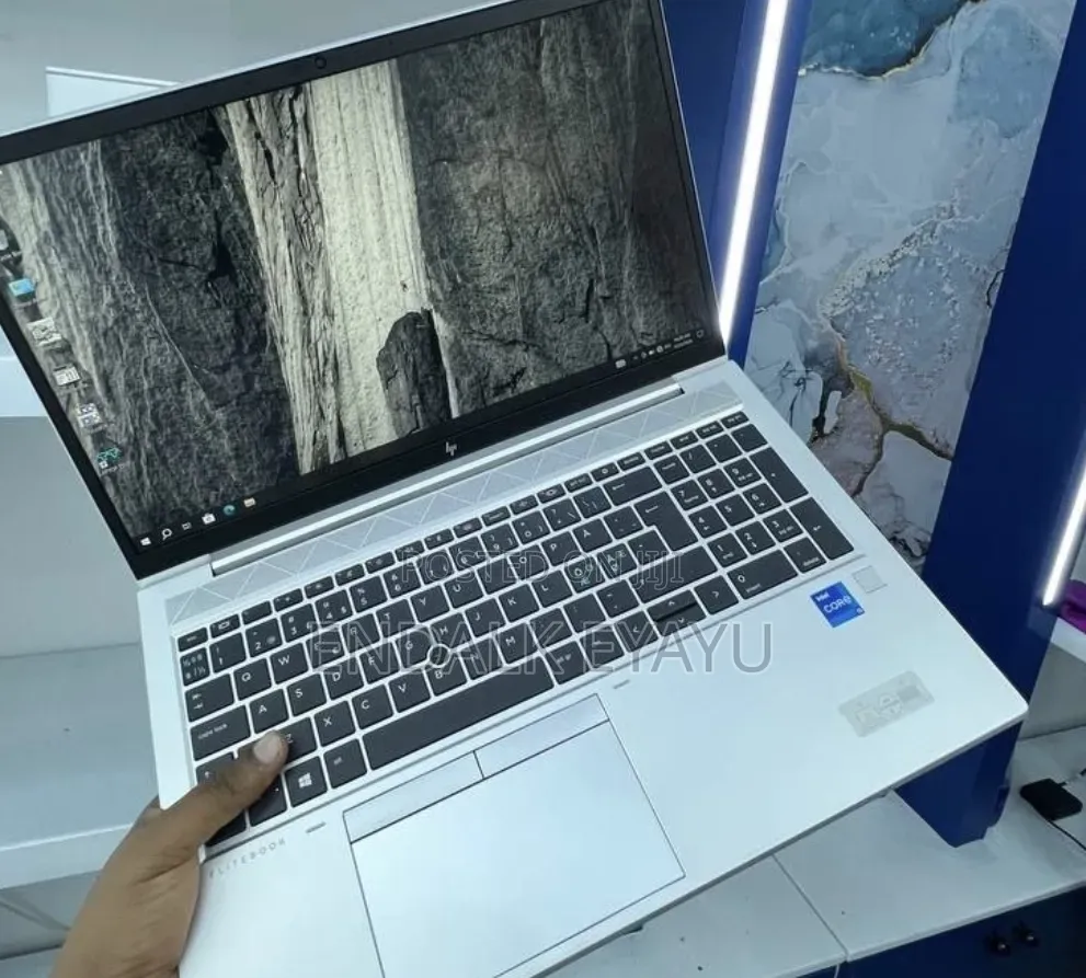 New Laptop HP EliteBook 850 G8 16GB Intel Core i5 SSD 512GB