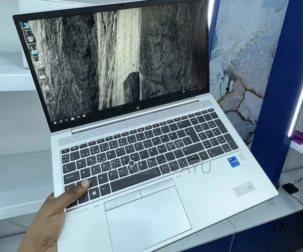 New Laptop HP EliteBook 850 G8 16GB Intel Core i5 SSD 512GB