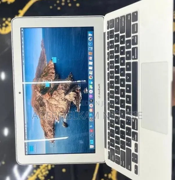 New Laptop Apple MacBook 2015 8GB Intel Core i5 SSD 128GB