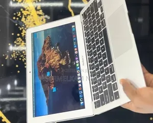 New Laptop Apple MacBook 2015 8GB Intel Core i5 SSD 128GB