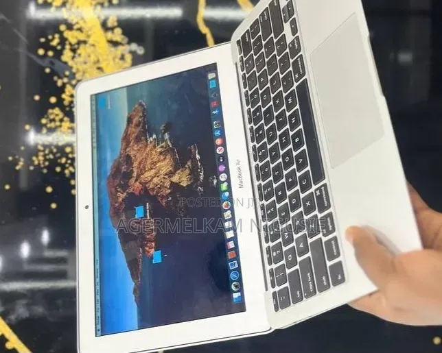 New Laptop Apple MacBook 2015 8GB Intel Core i5 SSD 128GB