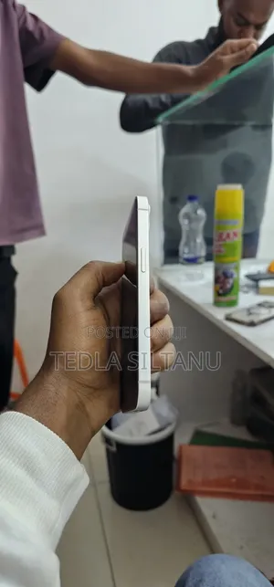 New Apple iPhone 13 128 GB White