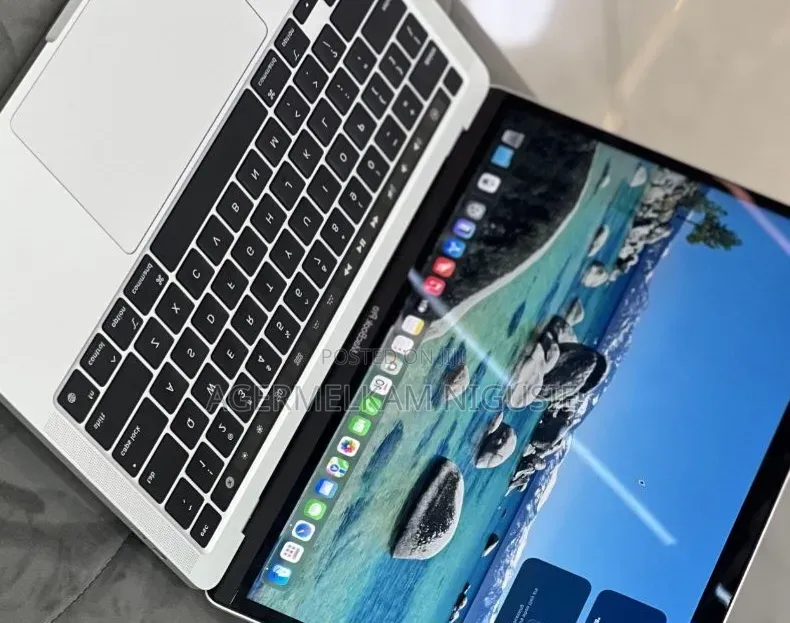 New Laptop Apple MacBook Air 2023 M2 16GB Intel Core i5 SSD 512GB