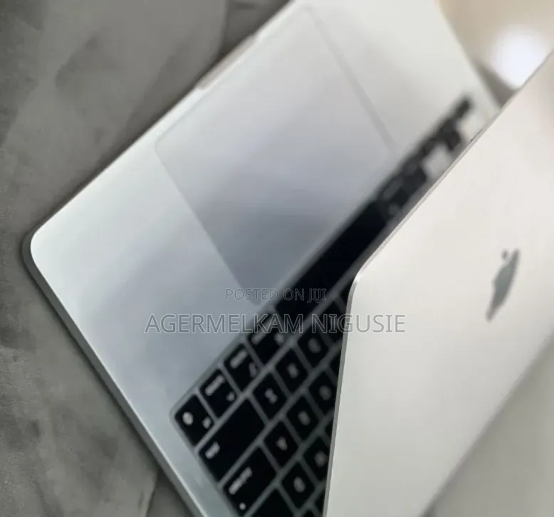 New Laptop Apple MacBook Air 2023 M2 16GB Intel Core i5 SSD 512GB