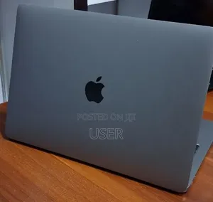 New Laptop Apple MacBook Pro 2017 8GB Intel Core i5 SSD 256GB