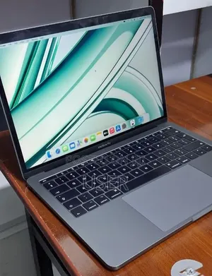 New Laptop Apple MacBook Pro 2017 8GB Intel Core i5 SSD 256GB