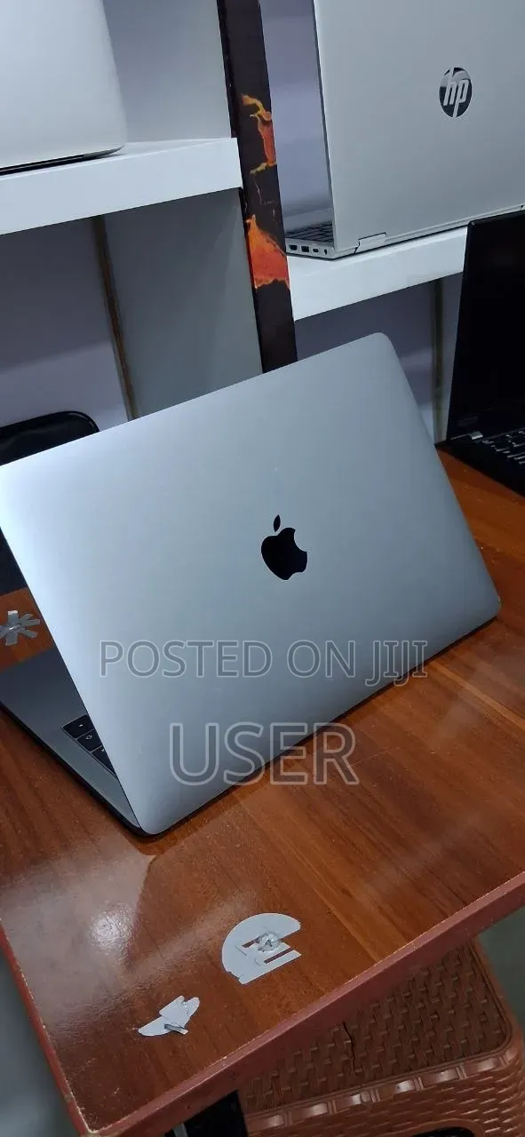 New Laptop Apple MacBook Pro 2017 8GB Intel Core i5 SSD 256GB