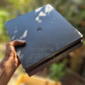 Playstation 4 Slim