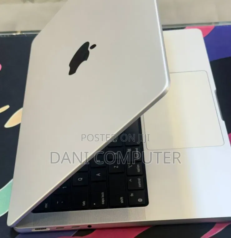 New Laptop Apple MacBook Pro 2021 M1 16GB Apple M1 Pro SSD 512GB