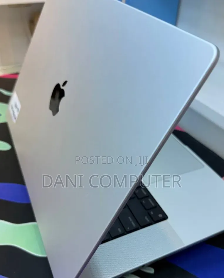 New Laptop Apple MacBook Pro 2021 M1 16GB Apple M1 Pro SSD 512GB