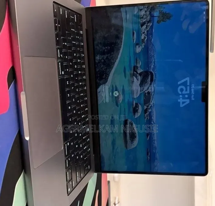 New Laptop Apple MacBook Pro 2023 M3 8GB Intel Core Ultra 7 SSD 512GB