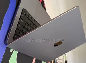 New Laptop Apple MacBook Pro 2023 M3 8GB Intel Core Ultra 7 SSD 512GB