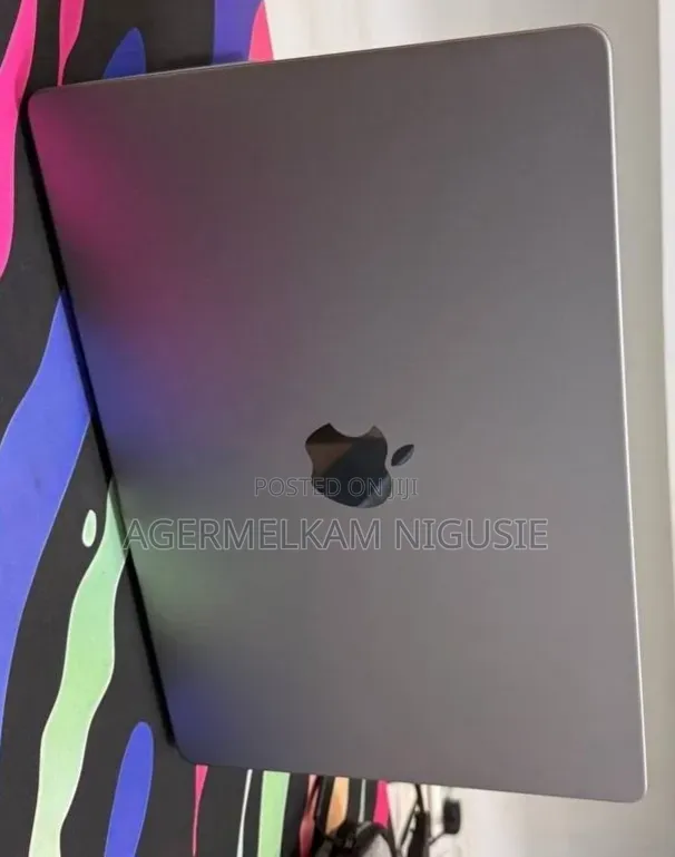 New Laptop Apple MacBook Pro 2023 M3 8GB Intel Core Ultra 7 SSD 512GB