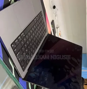 New Laptop Apple MacBook Pro 2023 M3 8GB Intel Core Ultra 7 SSD 512GB