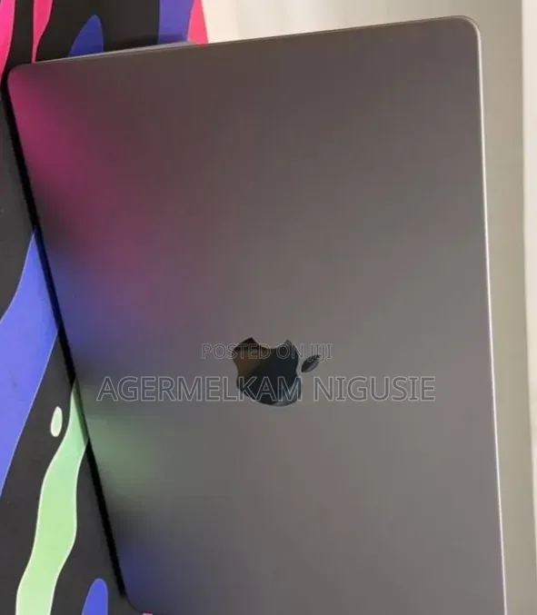 New Laptop Apple MacBook Pro 2023 M3 8GB Intel Core Ultra 7 SSD 512GB